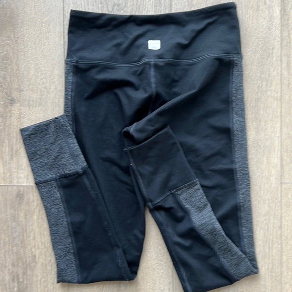 Vuori Pants & Jumpsuits Vuori Xs Black And Gray Yoga Pants Poshmark